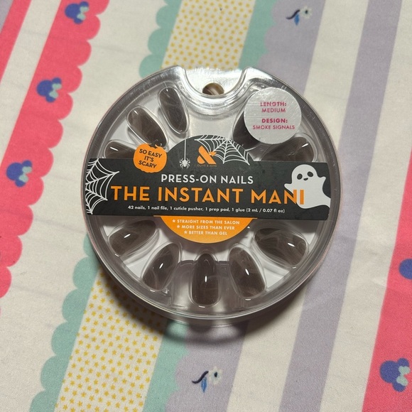 Olive & June Fall/Halloween Smoke Signal Press On Nails 42 count - Picture 3 of 4